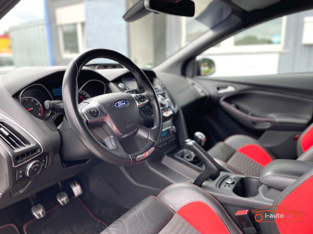 Ford Focus ST 2.0 EcoBoost za 15600€