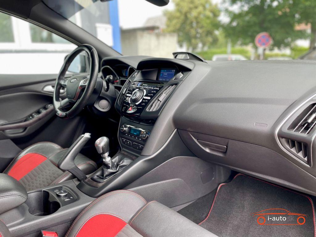 Ford Focus ST 2.0 EcoBoost za 15600€