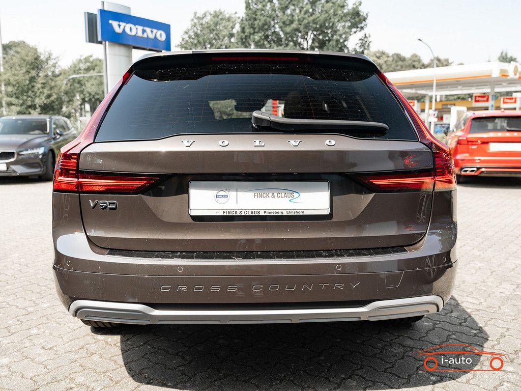 Volvo V90 Cross Country B5 AWD Pro za 40000€