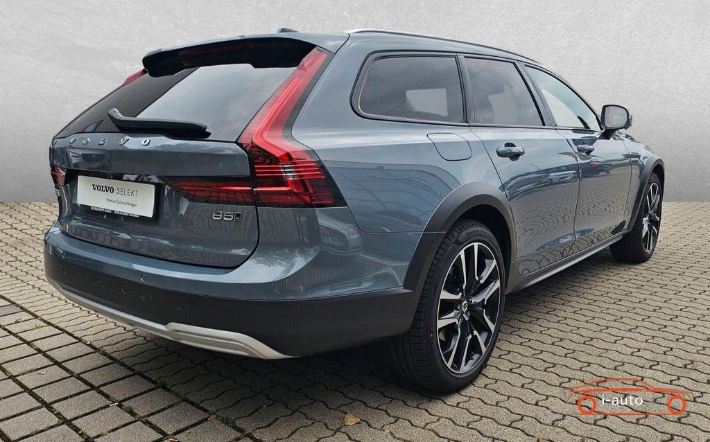 Volvo V90 Cross Country Country B5 AWD Mild-Hybrid Ultimate za 52700€