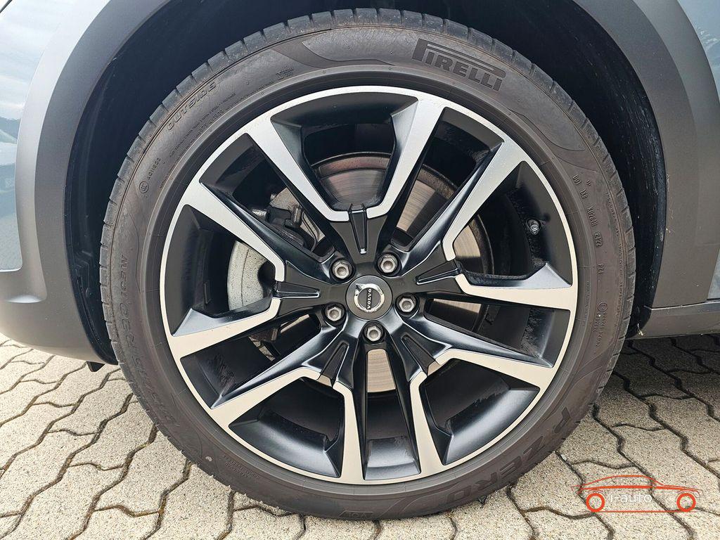 Volvo V90 Cross Country Country B5 AWD Mild-Hybrid Ultimate za 52700€