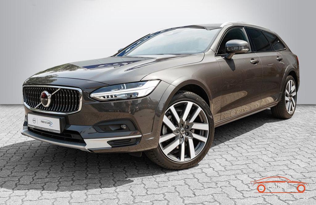 Volvo V90 Cross Country B5 AWD Pro za 40 000.00€