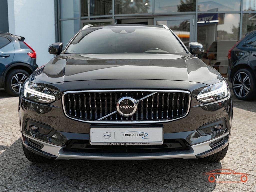 Volvo V90 Cross Country B5 AWD Pro za 40000€