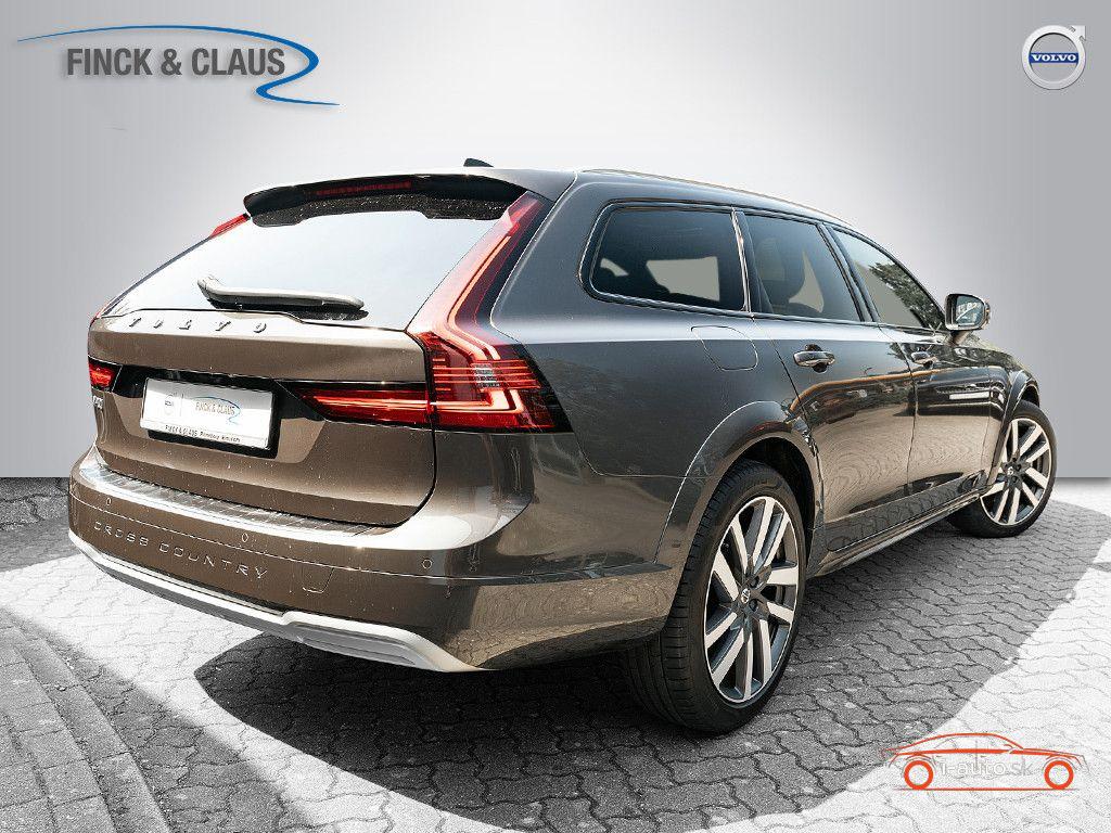 Volvo V90 Cross Country B5 AWD Pro za 40000€