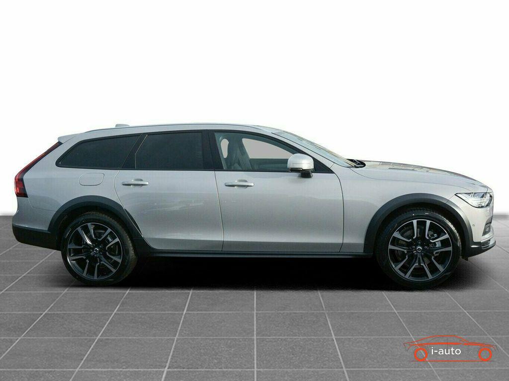 Volvo V90 Cross Country B5 D Ultimate za 69610€