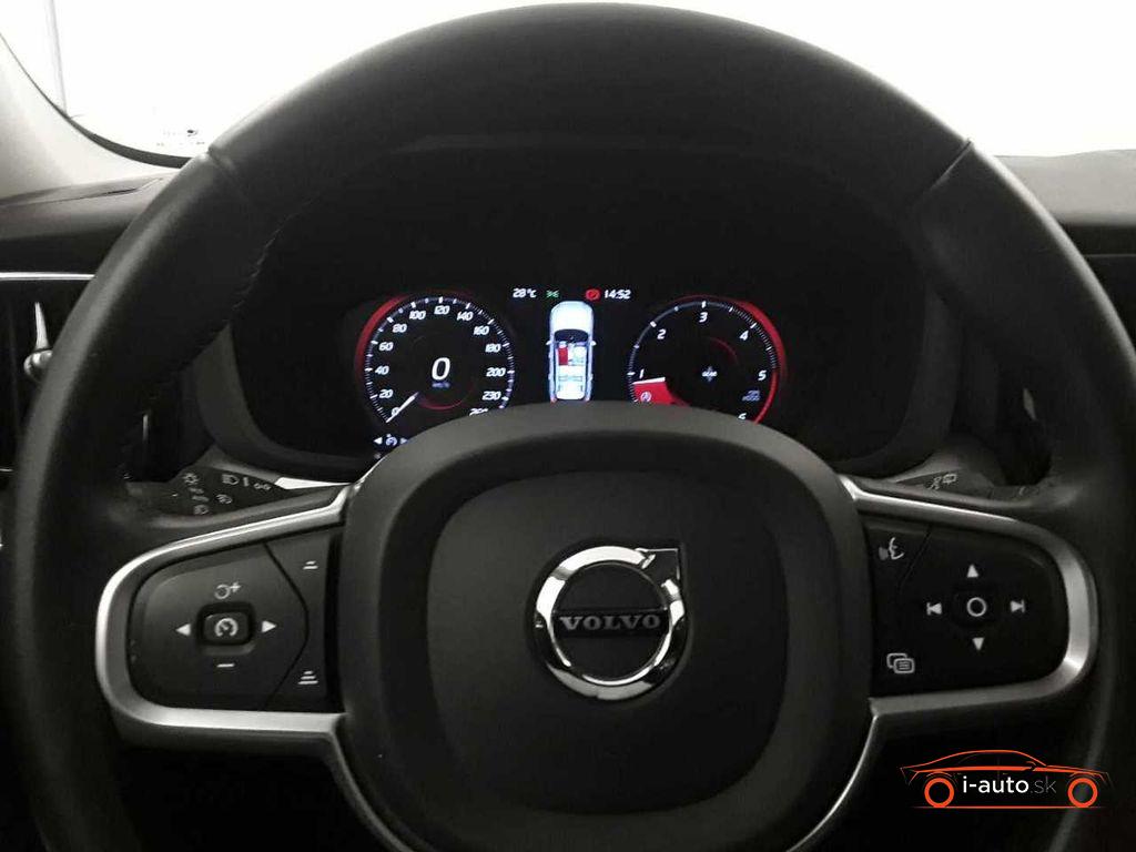 Volvo XC60 Momentum Pro za 31540€