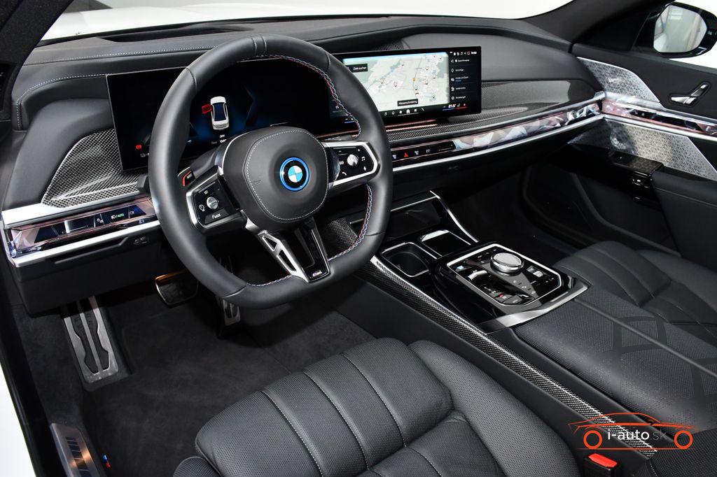 BMW i7 xDrive M70 Executive Lounge  za 127990€