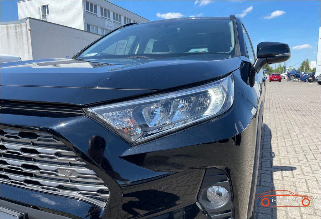 Toyota RAV4 2.5 Hybrid 4x2 Business za 30800€