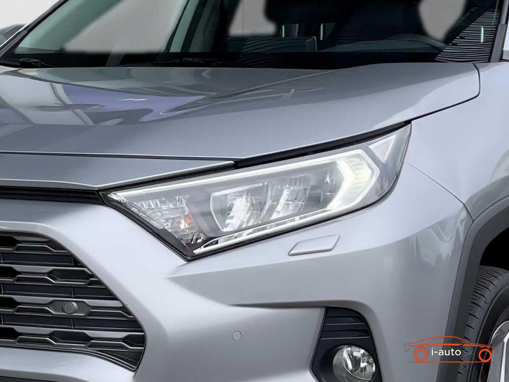 Toyota RAV4 2.5 Hybrid 4x2 Team za 28970€