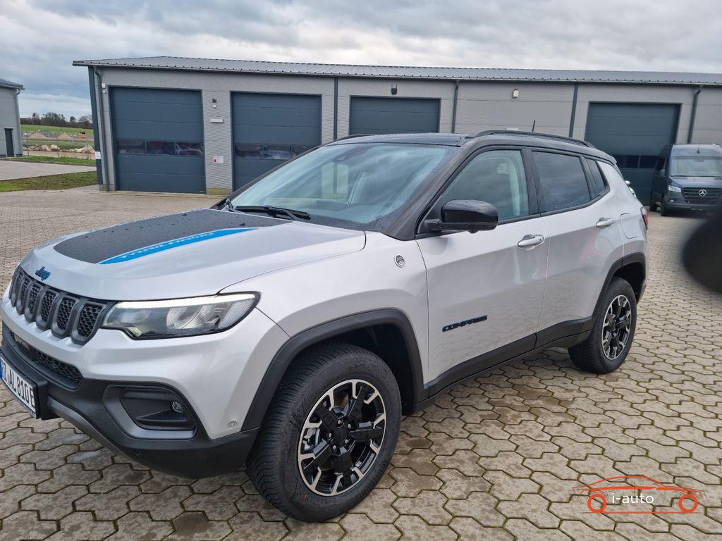 Jeep Compass Trailhawk Plug-In Hybrid 4WD za 38 000